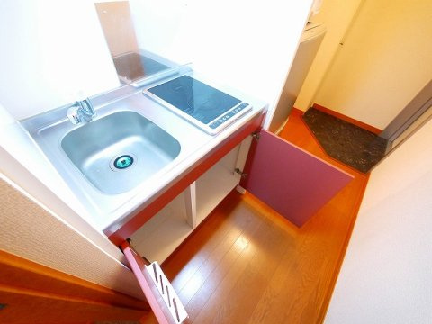 レオパレスルイソウのキッチン|きれいなキッチンです