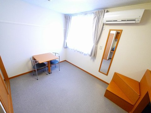 レオパレスルイソウの洋室|個人の部屋や寝室として使える洋室です