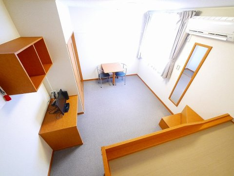 レオパレスルイソウの寝室|使い勝手のいい寝室です