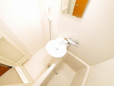 レオパレスルイソウの設備|洗面台です
