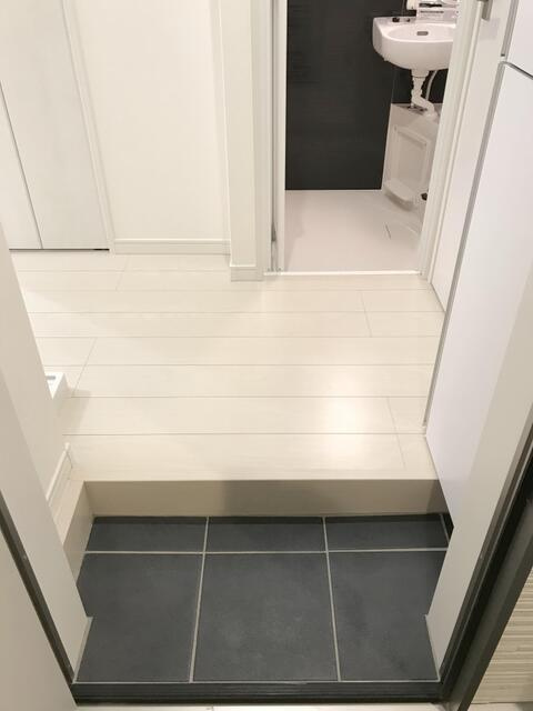 靴の置場に困らない広々の玄関
