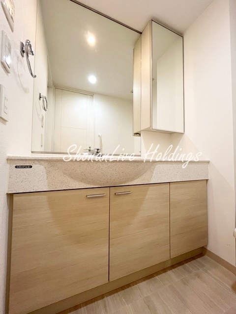 横浜市中区日本大通の賃貸マンションの独立洗面台|※同建物別号室