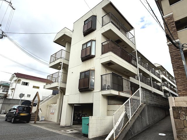 リッチライフ伊川谷の外観