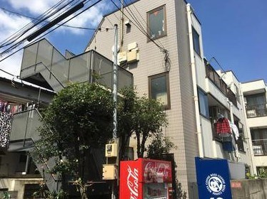 エクセルアズマのエントランス