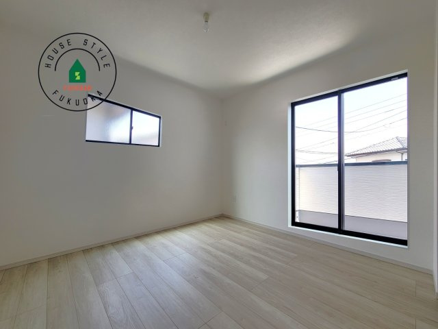 糟屋郡宇美町宇美東3丁目第3-3棟（1号棟）　の内観：施工例|採光良好な洋室は全居室、複層ガラスの遮熱効果と断熱効果で、一年中快適に過ごせます。