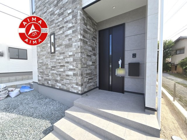 糟屋郡宇美町宇美東3丁目第3-3棟（1号棟）　の玄関|おでかけの時も帰った時も、「我が家」を最初に感じでもらえる素敵な空間に。
