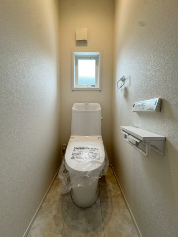 SUN COURTーサンコート－小倉南区東貫3丁目【小倉南区　新築戸建て】のトイレ|1階トイレ♪パワーストリーム洗浄で隅々までしっかり汚れを洗い流し、節水もできるトイレ♪【小倉南区　新築戸建て】