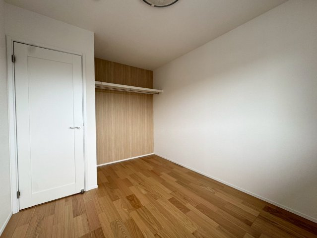 SUN COURTーサンコート－小倉南区東貫3丁目【小倉南区　新築戸建て】の洋室|2階６帖洋室はオープンクローク完備♪　【小倉南区　新築戸建て】