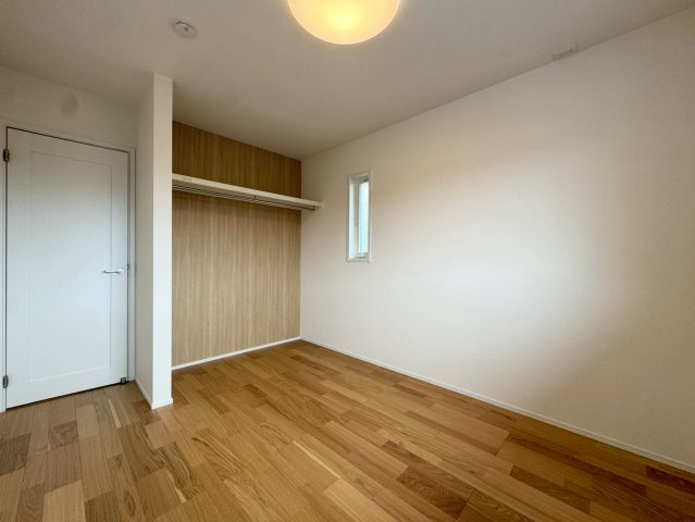 SUN COURTーサンコート－小倉南区東貫3丁目【小倉南区　新築戸建て】の洋室|2階5.5帖洋室はオープンクローク完備♪　【小倉南区　新築戸建て】