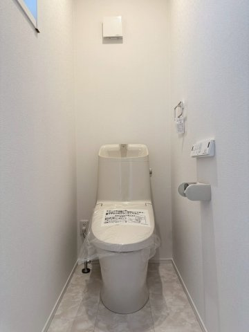 SUN COURTーサンコート－小倉南区東貫3丁目【小倉南区　新築戸建て】のトイレ|2階にもトイレ完備で朝のバタバタ時も込み合う心配なし♪　【小倉南区　新築戸建て】