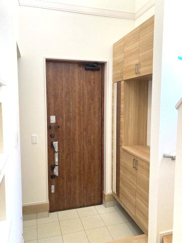 ブルーミングガーデン前橋市駒形町　2号棟の玄関|玄関収納もたっぷりご用意しています。