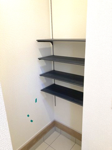 ブルーミングガーデン前橋市駒形町　2号棟の収納|玄関は土間収納付きです♪