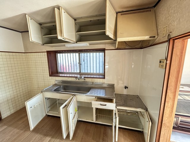 富木島町伏見四丁目貸家のキッチン