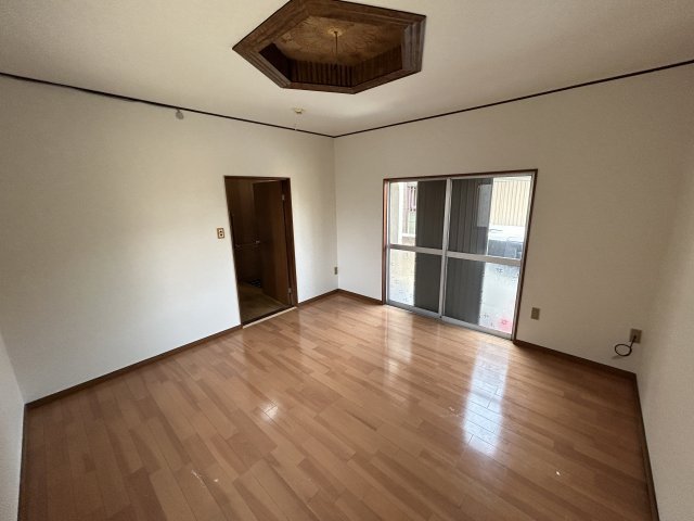 富木島町伏見四丁目貸家の寝室