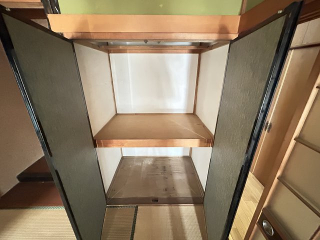 富木島町伏見四丁目貸家の収納