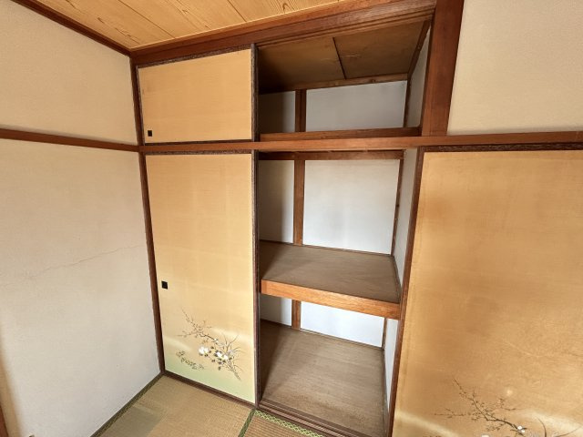 富木島町伏見四丁目貸家の収納