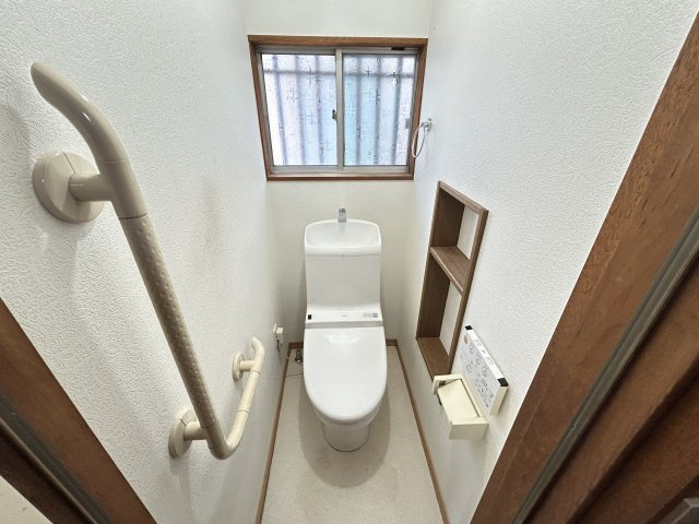 富木島町伏見四丁目貸家のトイレ