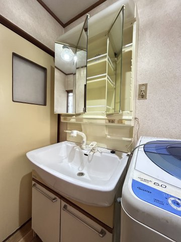 富木島町伏見四丁目貸家の洗面所