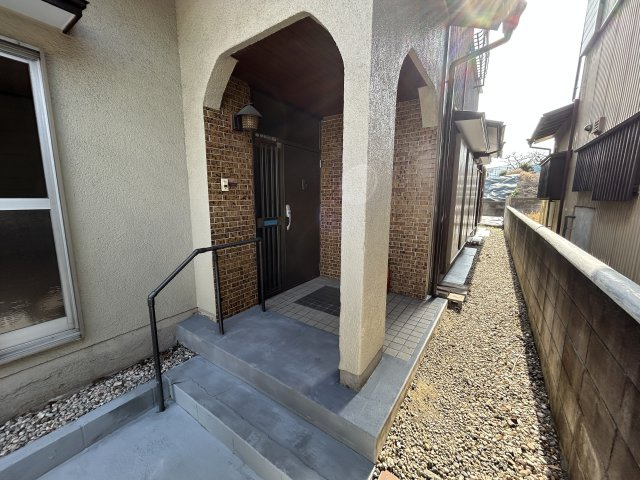 富木島町伏見四丁目貸家のエントランス