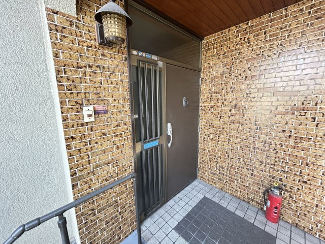 富木島町伏見四丁目貸家の玄関