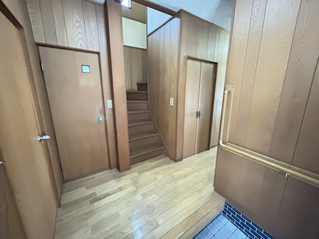 富木島町伏見四丁目貸家の玄関