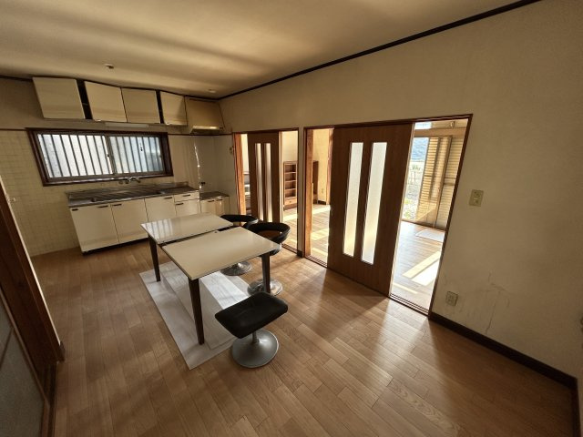 富木島町伏見四丁目貸家の居間・リビング