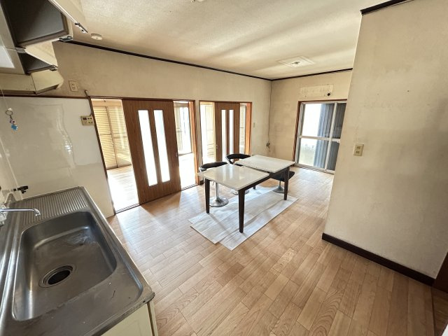 富木島町伏見四丁目貸家の居間・リビング