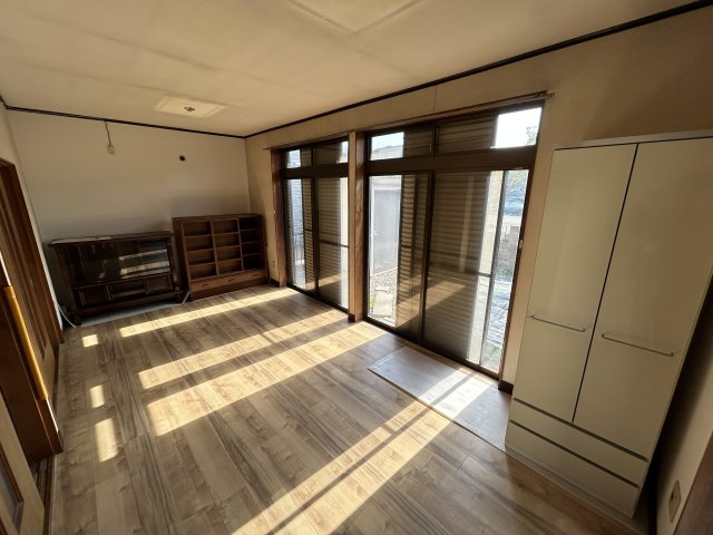 富木島町伏見四丁目貸家の居間・リビング