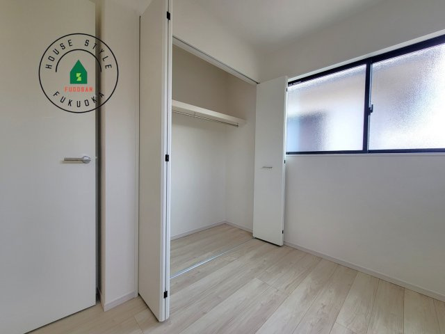 糟屋郡宇美町宇美東3丁目第3-3棟（2号棟）　の内観：施工例|洋服や大きな荷物が多い方や人数の多いご家族などは、一般的なクローゼットよりもウォークインクローゼットのほうが使い勝手が良いです。