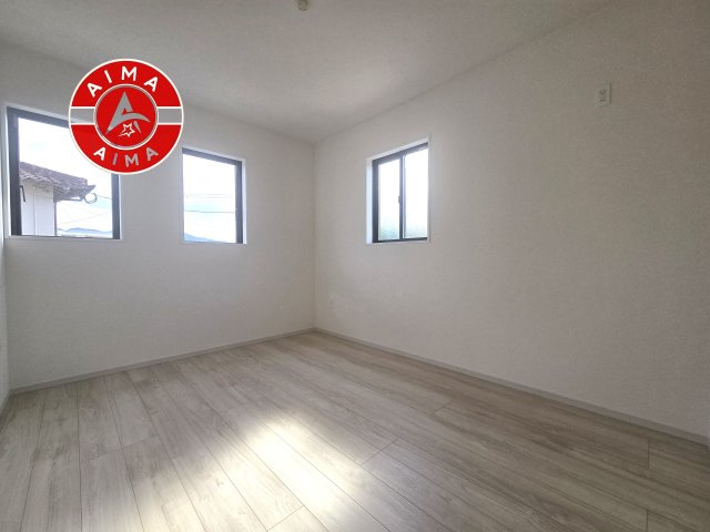 糟屋郡宇美町宇美東3丁目第3-3棟（2号棟）　の洋室|採光良好な洋室は全居室、複層ガラスの遮熱効果と断熱効果で、一年中快適に過ごせます。