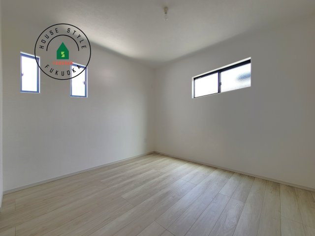 糟屋郡宇美町宇美東3丁目第3-3棟（2号棟）　の内観：施工例|穏やかな光が差し込む室内には、穏やかな時間が流れます。