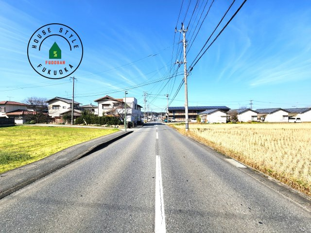 糟屋郡宇美町宇美東3丁目第3-3棟（2号棟）　の前面道路含む現地写真|前面道路です。