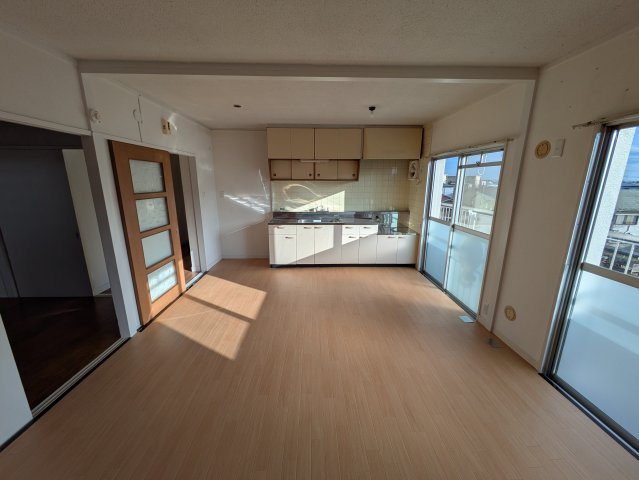 西遊馬団地６号棟の居間・リビング
