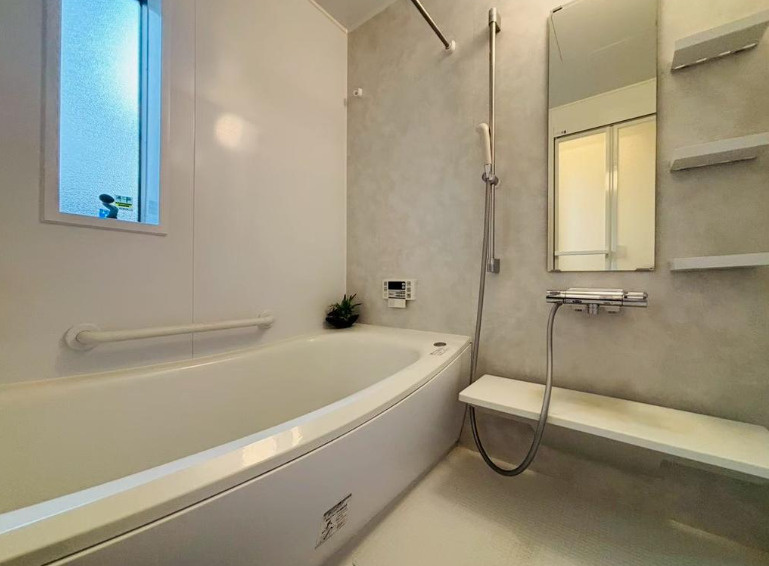 箕面市粟生新家３丁目　中古戸建の浴室