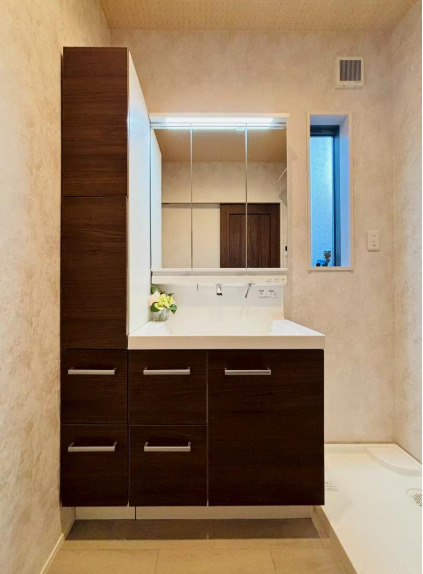 箕面市粟生新家３丁目　中古戸建の独立洗面台