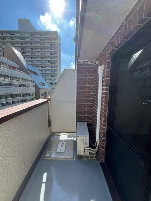 夕月ビルのバルコニー
