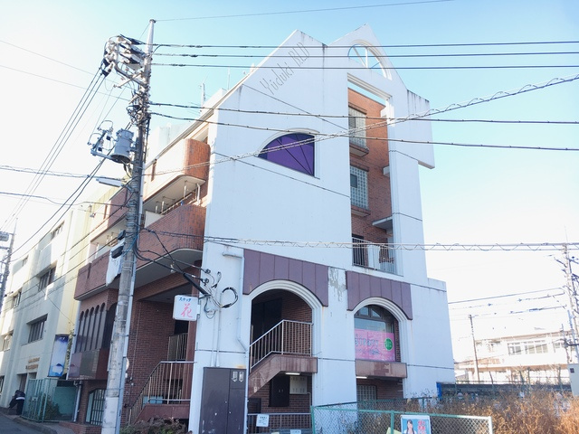 夕月ビルのエントランス