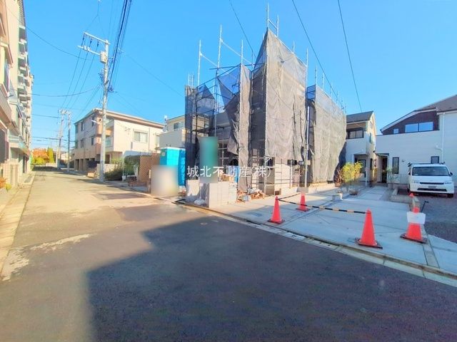 練馬区石神井台8丁目 全4棟 2号棟の前面道路含む現地写真