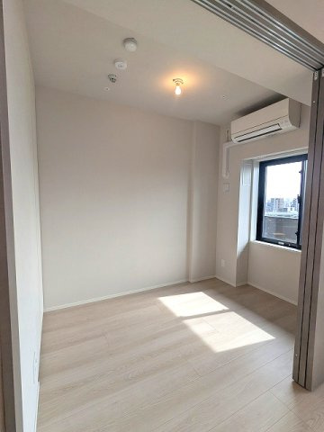 SEASON FLATS浅草六丁目の収納|洋室、南向き日当り良好、エアコン・クローゼット付きです