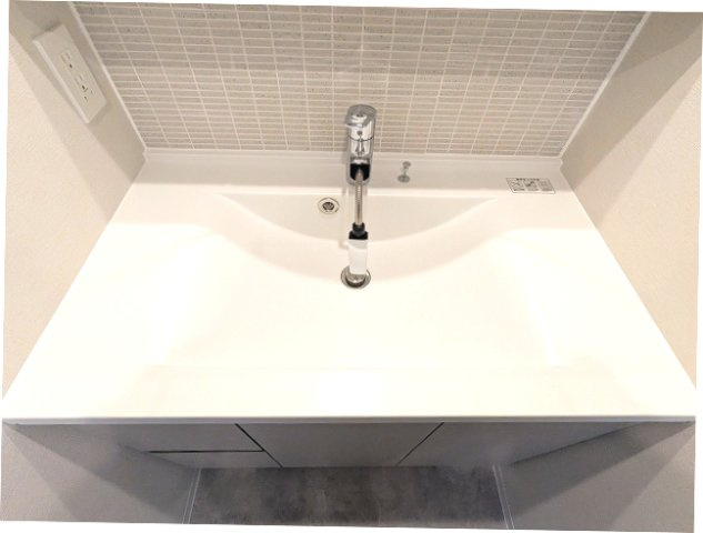 SEASON FLATS浅草六丁目の設備|トイレと独立した洗面脱衣室のハンドシャワー付洗面台