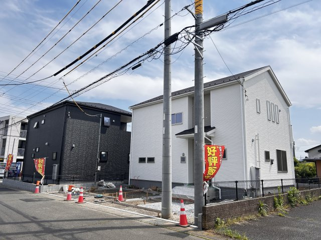 【LiveleGarden】下野市緑 第3 全2棟の前面道路含む現地写真|〇分譲地〇
建築中の工程を確認できるのがは今ならではのメリットです。
周辺環境を含め、今からチェックがおすすめです。
先ずはお気軽にお問合せください！
※2026年5月撮影