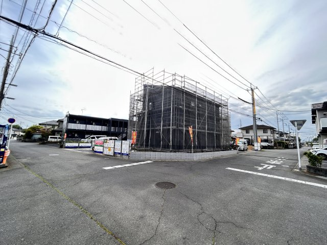 【LiveleGarden】下野緑 第3 全2棟の前面道路含む現地写真|〇分譲地〇
建築中の工程を確認できるのがは今ならではのメリットです。
周辺環境を含め、今からチェックがおすすめです。
先ずはお気軽にお問合せください！
※2026年3月撮影
