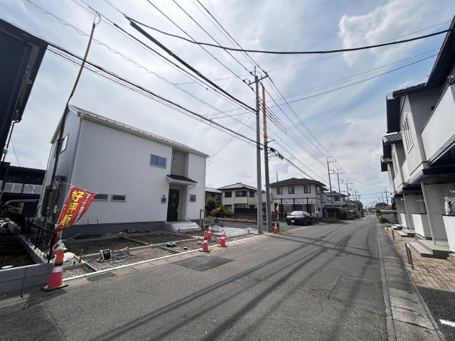 【LiveleGarden】下野市緑 第3 全2棟の前面道路含む現地写真|〇分譲地〇
建築中の時点から周辺環境をチェックすると、実際に住んだ時の生活イメージが湧きやすくなります♪
お気軽にお問い合わせください☆
※2026年5月撮影