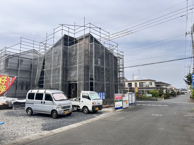 【LiveleGarden】下野緑 第3 全2棟の前面道路含む現地写真|〇分譲地〇
建築中の時点から周辺環境をチェックすると、実際に住んだ時の生活イメージが湧きやすくなります♪
お気軽にお問い合わせください☆
※2026年3月撮影