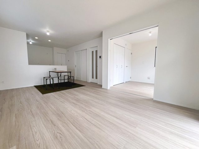 ハートフルタウン読谷村上地　A号棟の居間・リビング|LDK16帖