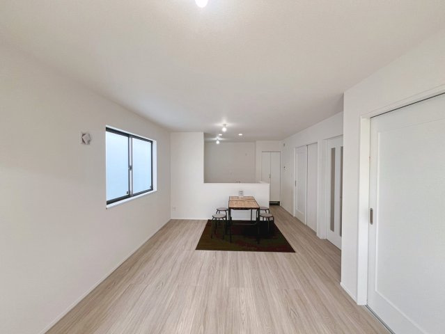 ハートフルタウン読谷村上地　A号棟の居間・リビング|LDK16帖