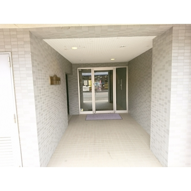 メゾーネジュンビッグのエントランス