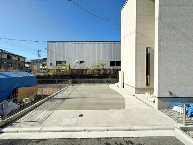 安佐南区上安1丁目No.Bの駐車場|カースペースは並列2台駐車可能☆
広々とした駐車スペースは来客時も安心です♪