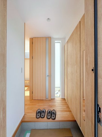 安佐南区上安1丁目No.Bの玄関|玄関ホールは広く開放的です♪