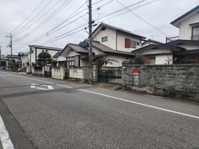 高崎市中居町3丁目売地の前面道路含む現地写真